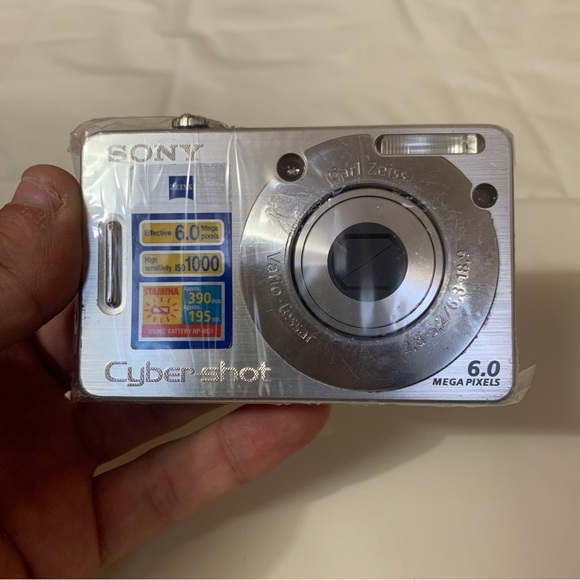 Sony Cyber-shot DSC-W50 6.0 MP Digital Camera - Silver - Picture 7 of 13